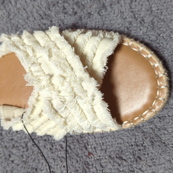 Ladies Frayed Canvas Summer Sandals (New, Size 8) - Picture 4 of 10